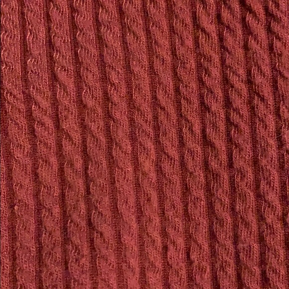 Forever 21 Cropped Sweater - Picture 4 of 4